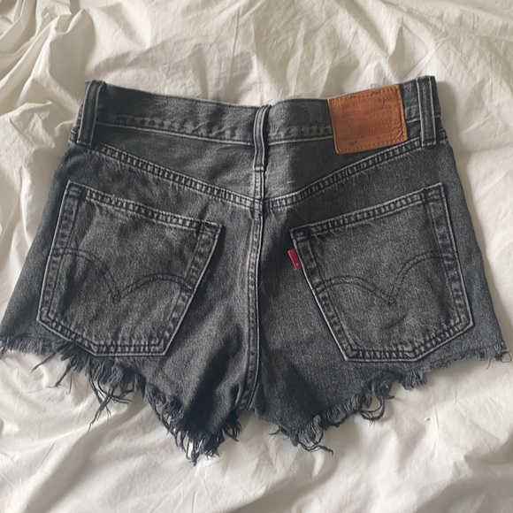 Levi 501 Shorts - Picture 5 of 7